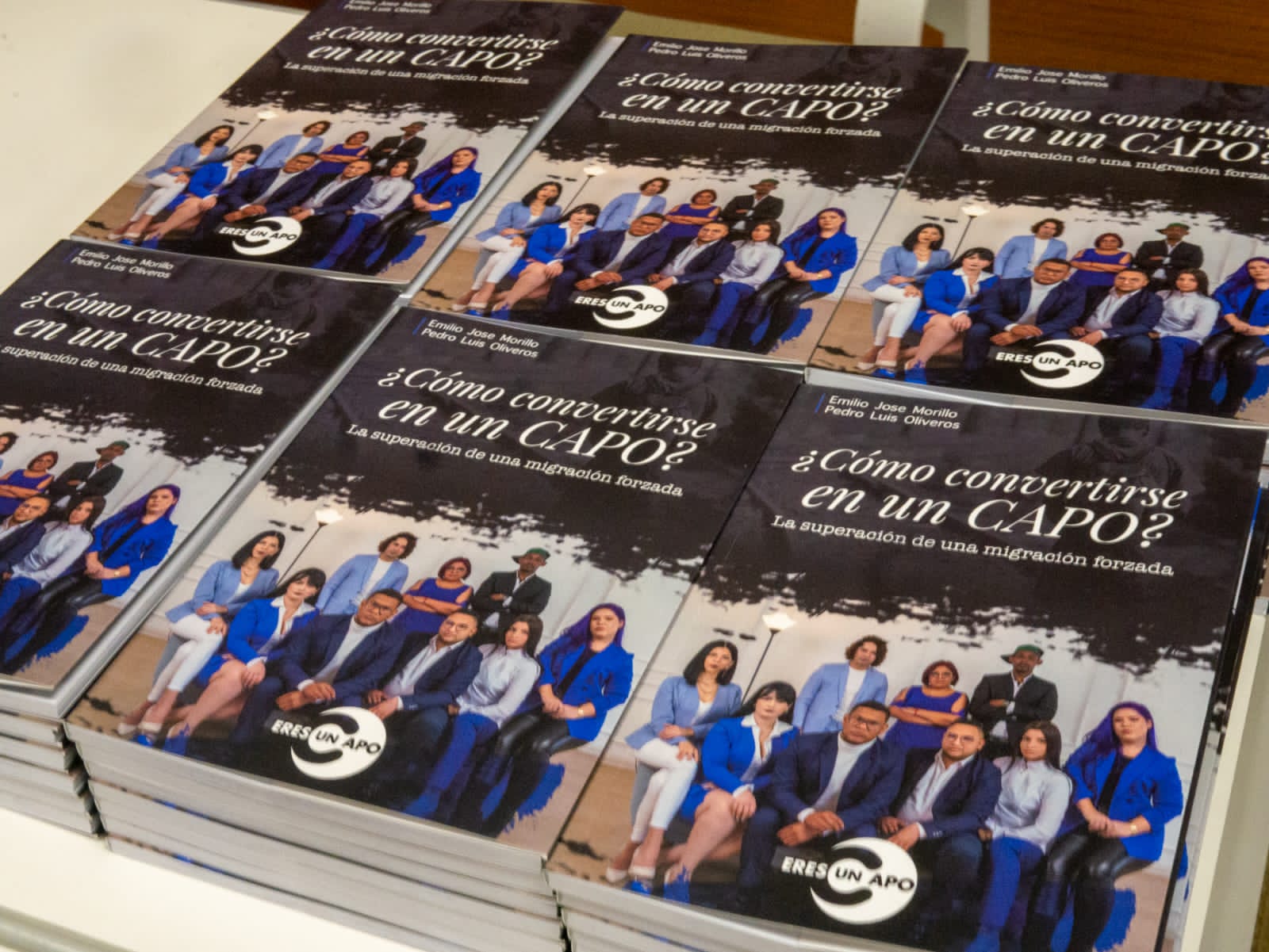 jóvenes carabobeños publican libro con historias de migrantes en Perú