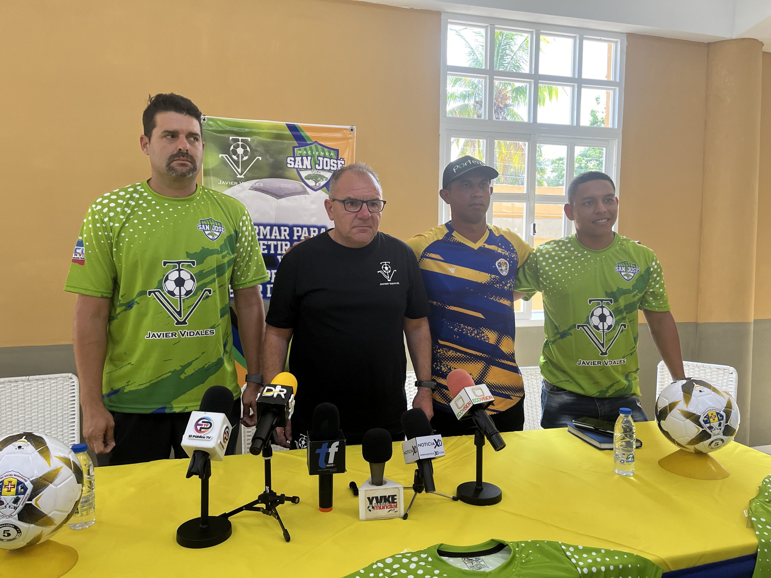 Javier Vidales impartió sus conocimientos en la 1ra Clínica Nacional de Futbol