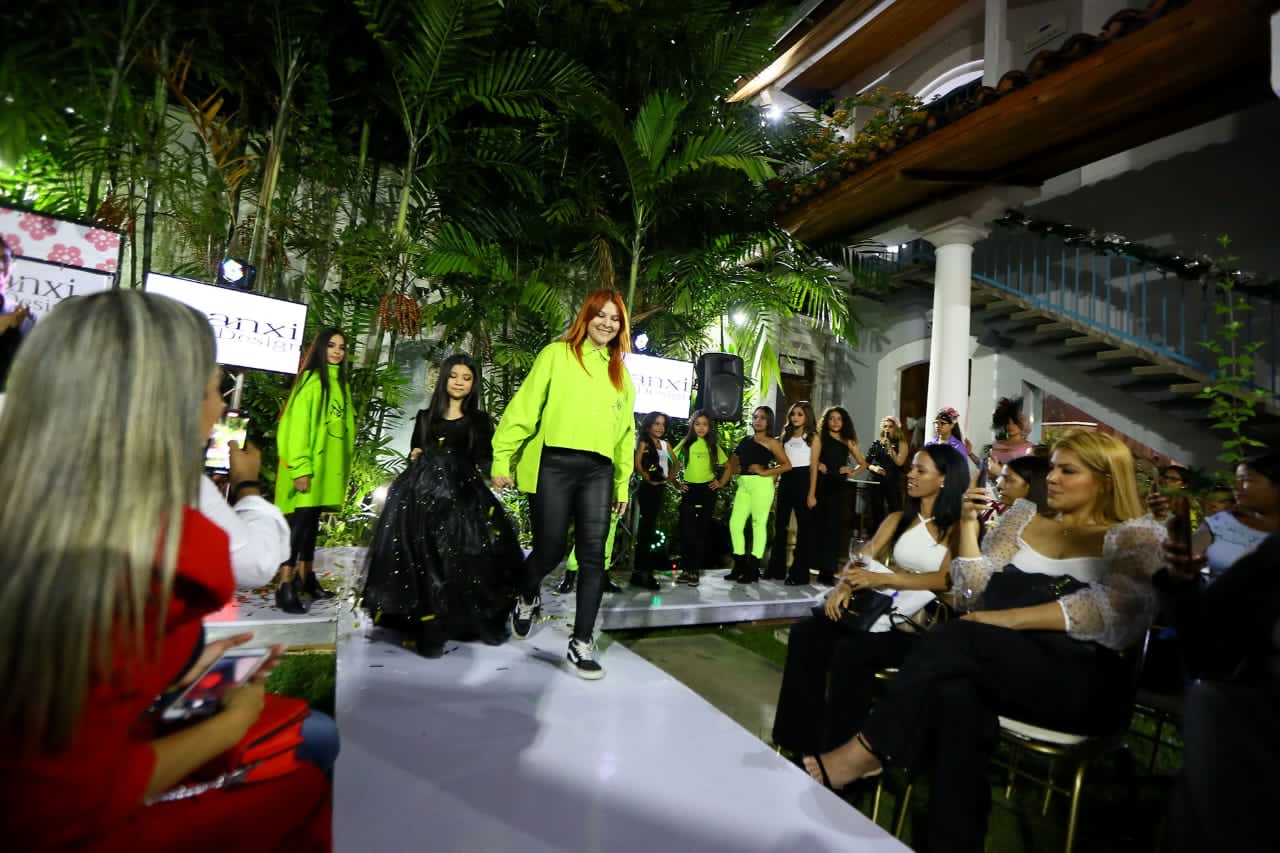 Vuelve a Carabobo El Fashion Show Navidad Cóctel Gala 2023 By Yris López  