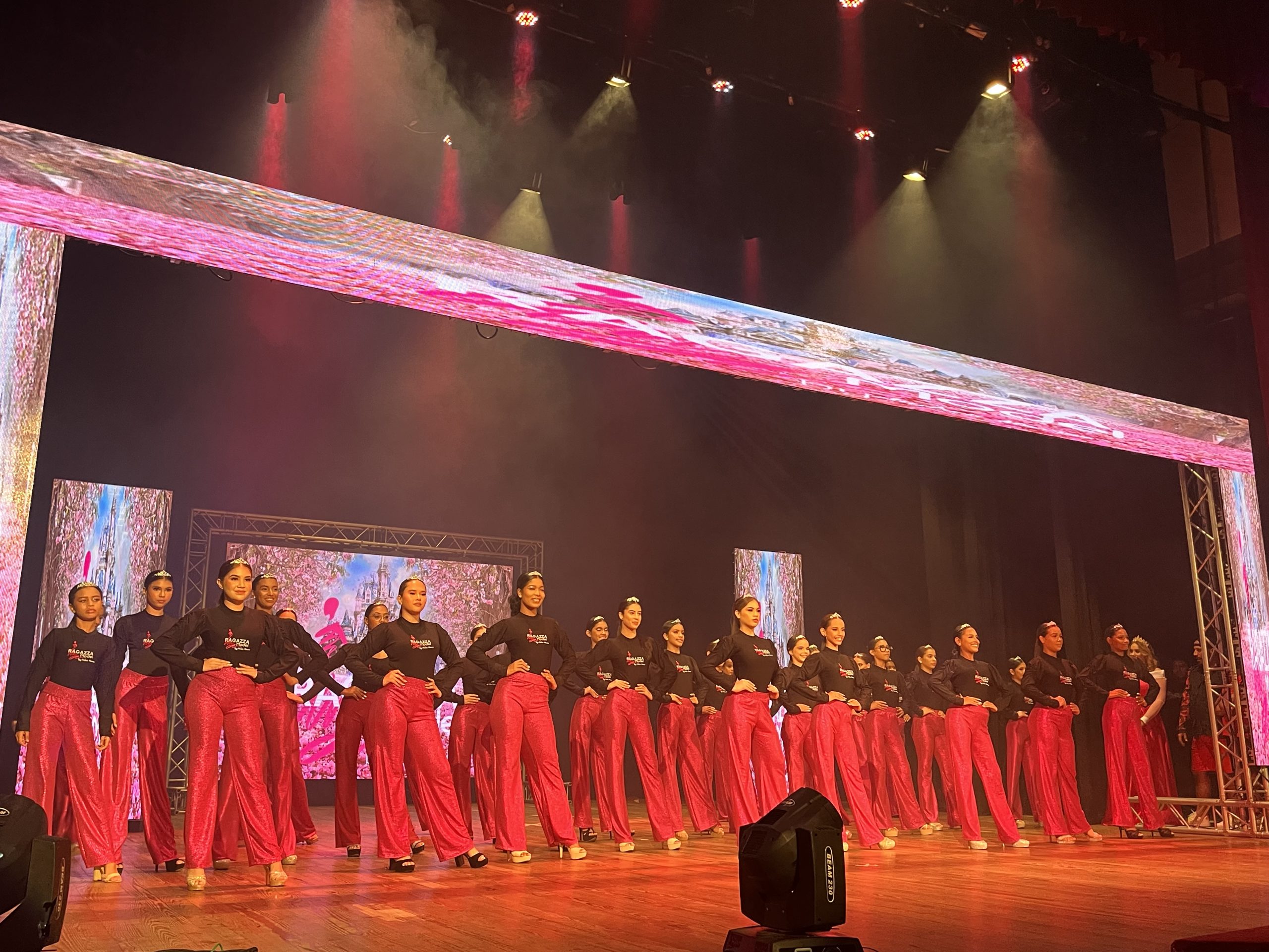 Desfile de moda Sueño de Princesa cautivó los corazones de los valencianos 