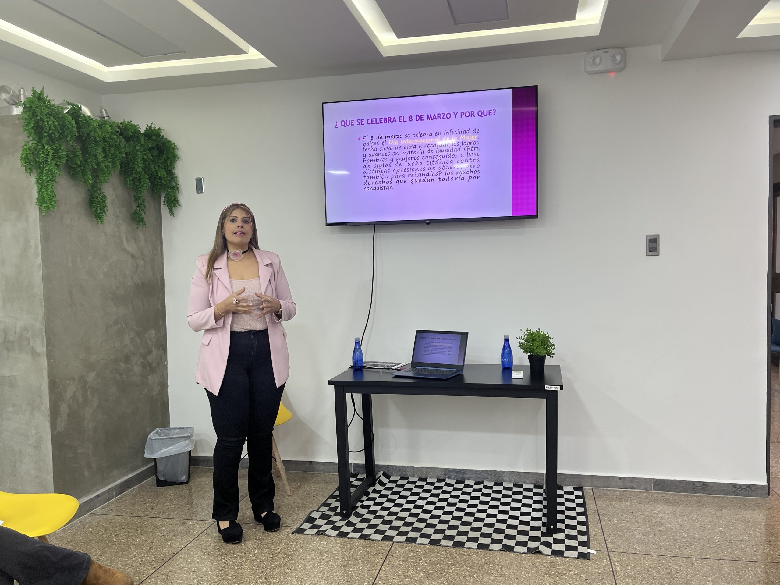CEA Internacional conmemora el Día de la Mujer con conversatorio sobre empoderamiento femenino