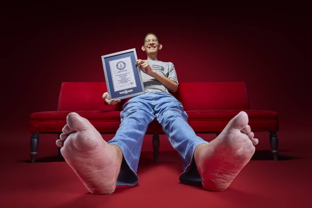 Jeison Rodríguez “El hombre con los pies más grandes del mundo” visitará Tiendas Gala 