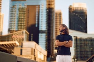 Guido Sueldo: Filmmaker y Life Coach Inspira con su Arte y Transformación Personal