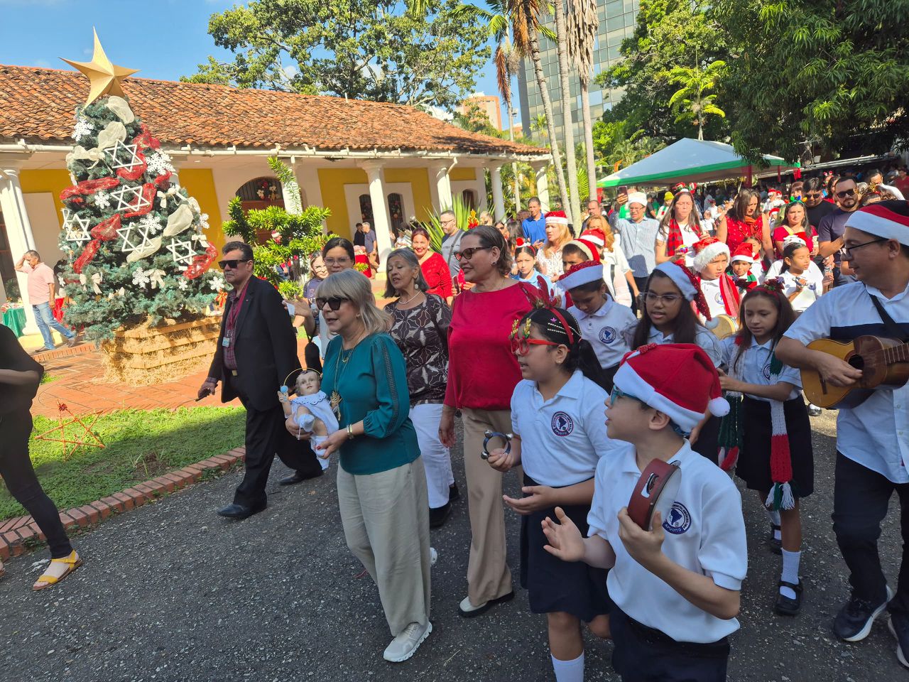 UC se llenó de colores, alegría y hermandad en inicio de la Navidad UC 2024