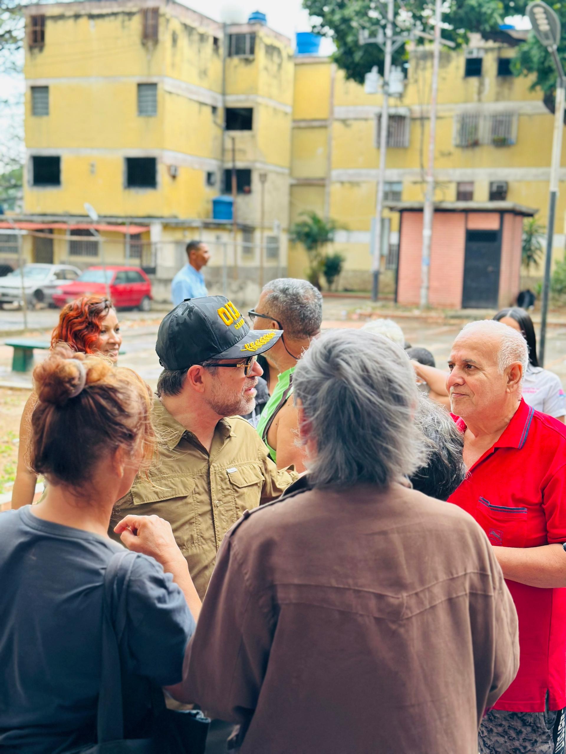 Gobernador Lacava anunció rehabilitación de conjunto residencial Súper Bloques de La Michelena en Valencia