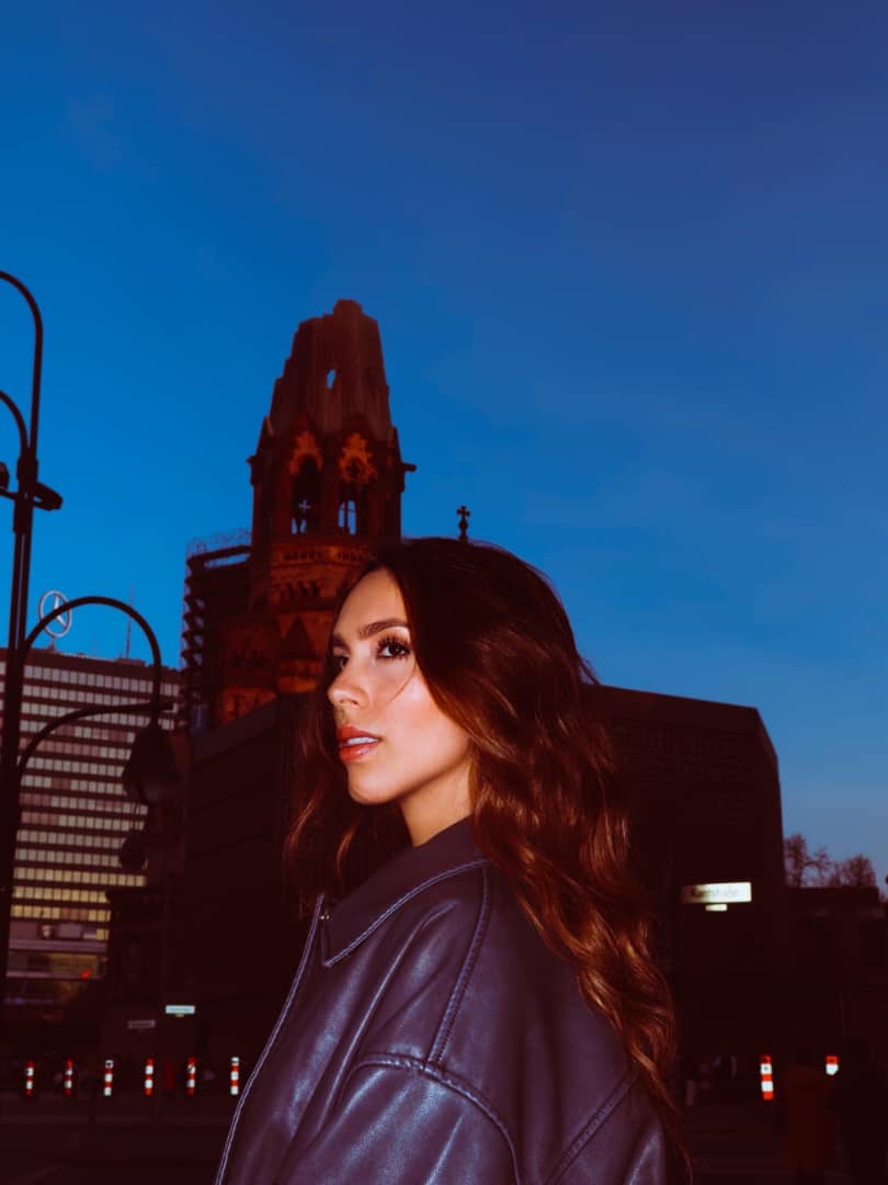 Marthina rompe esquemas : es la primera venezolana en lanzar una canción original en alemán