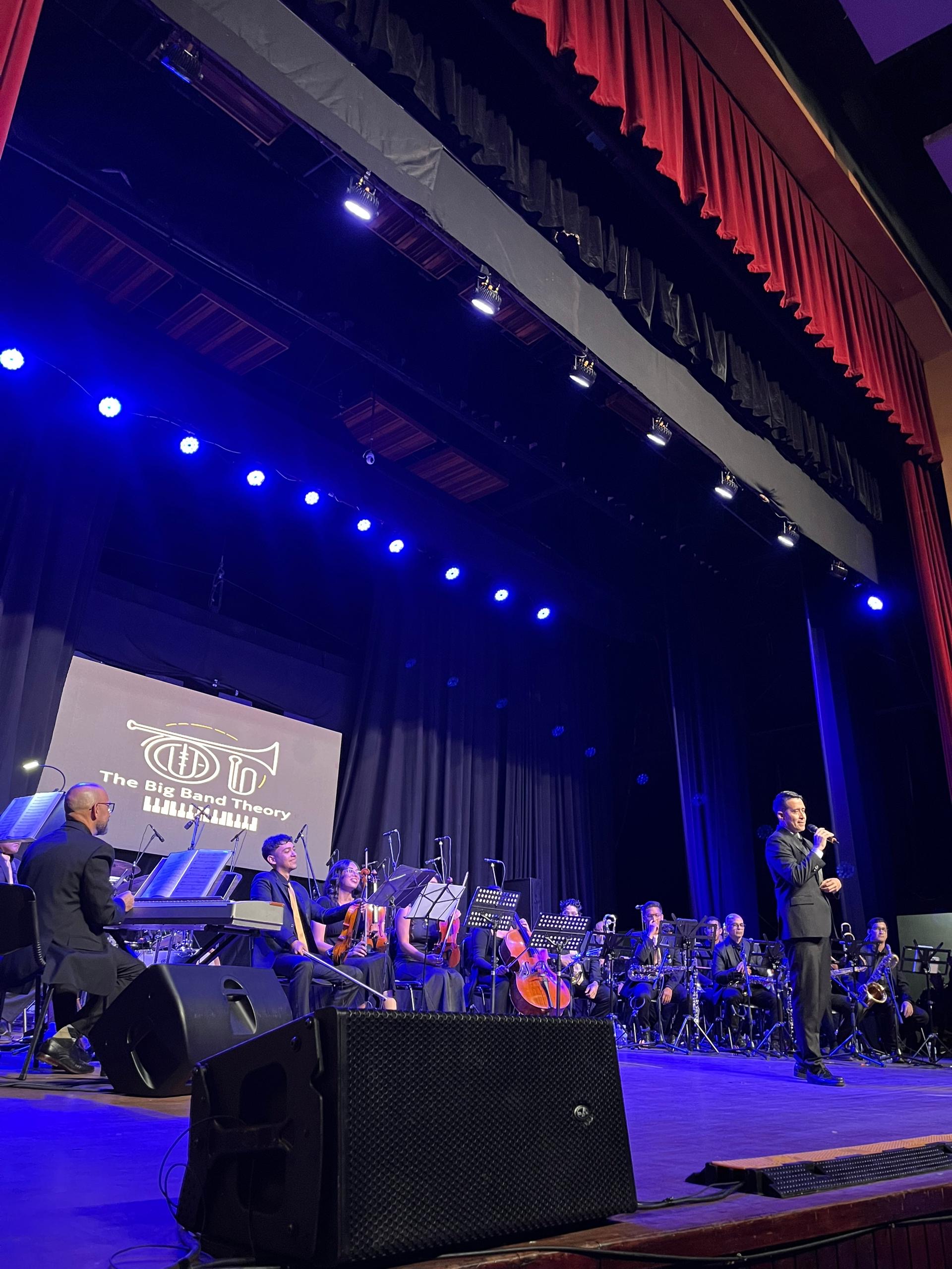 Homenaje a Sinatra cautivó al público asistente al Teatro Celis Pérez