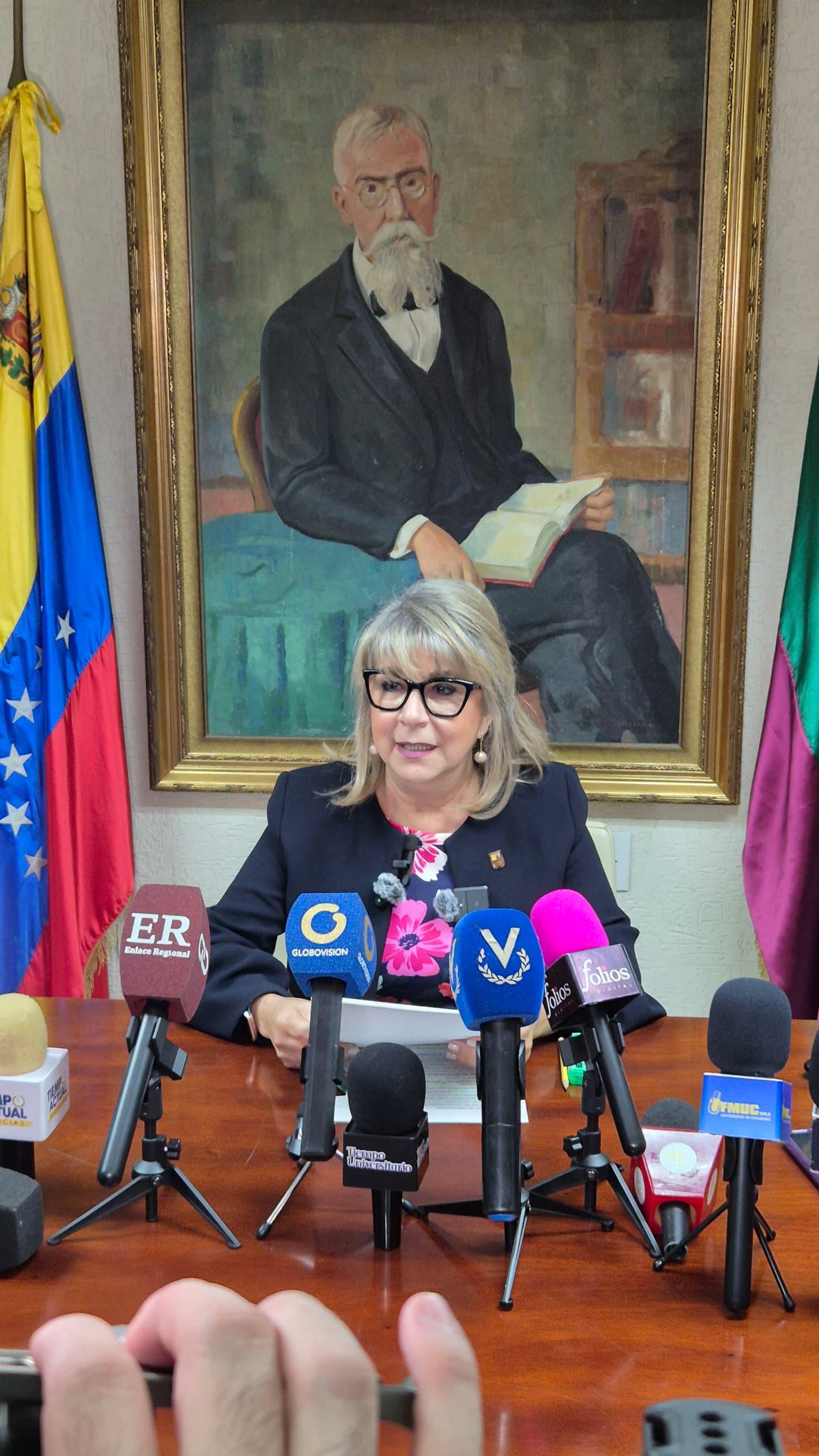 Rectora Jessy Divo de Romero garantizó actos de grado