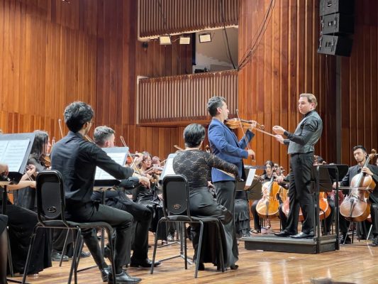 Maestro José Carmelo Calabrese dirigió clausura de Festivando en Bogotá